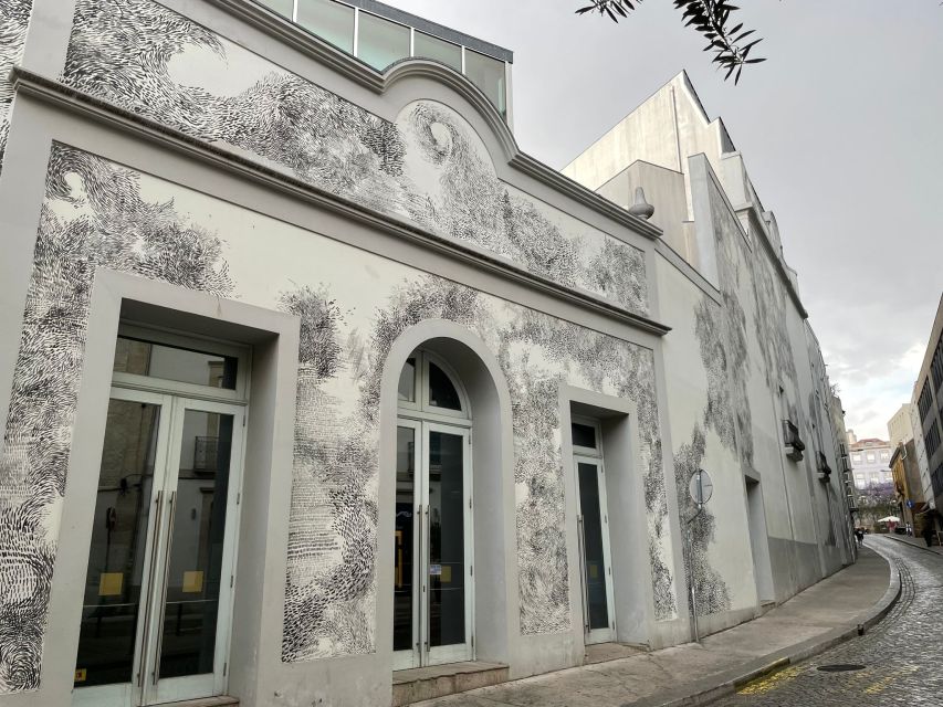 Porto: Half-Day Street Art Tour - Famous artists, large murals, and small details