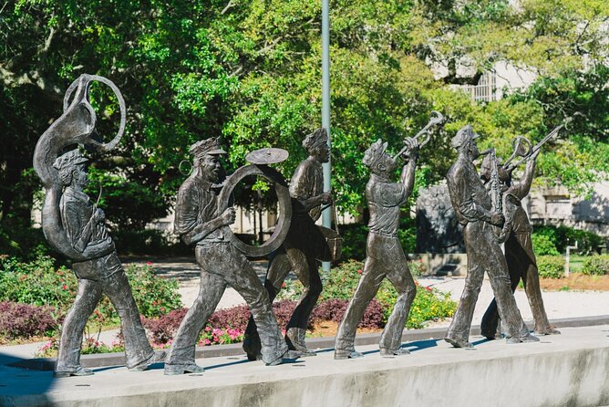Private Art and Street Art Tour of New Orleans with Lunch - French Quarter artists and working spaces