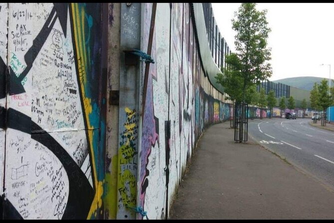 Private Political History & Murals Tour Belfast - The Peace Wall: a place to pause