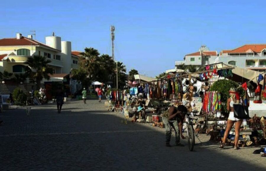 Sal island: Santa Maria city tour, street art and tapas - Santa Maria begins at the Pontão