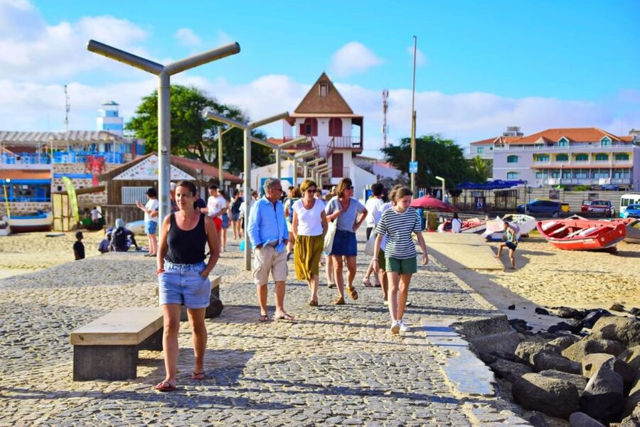 Sal island: Santa Maria city tour, street art and tapas - Learning to shop for genuine souvenirs