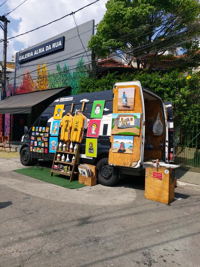São Paulo: Bar and Street Art Crawl with Local Guide - Local bars, Brazilian drinks, and snacks