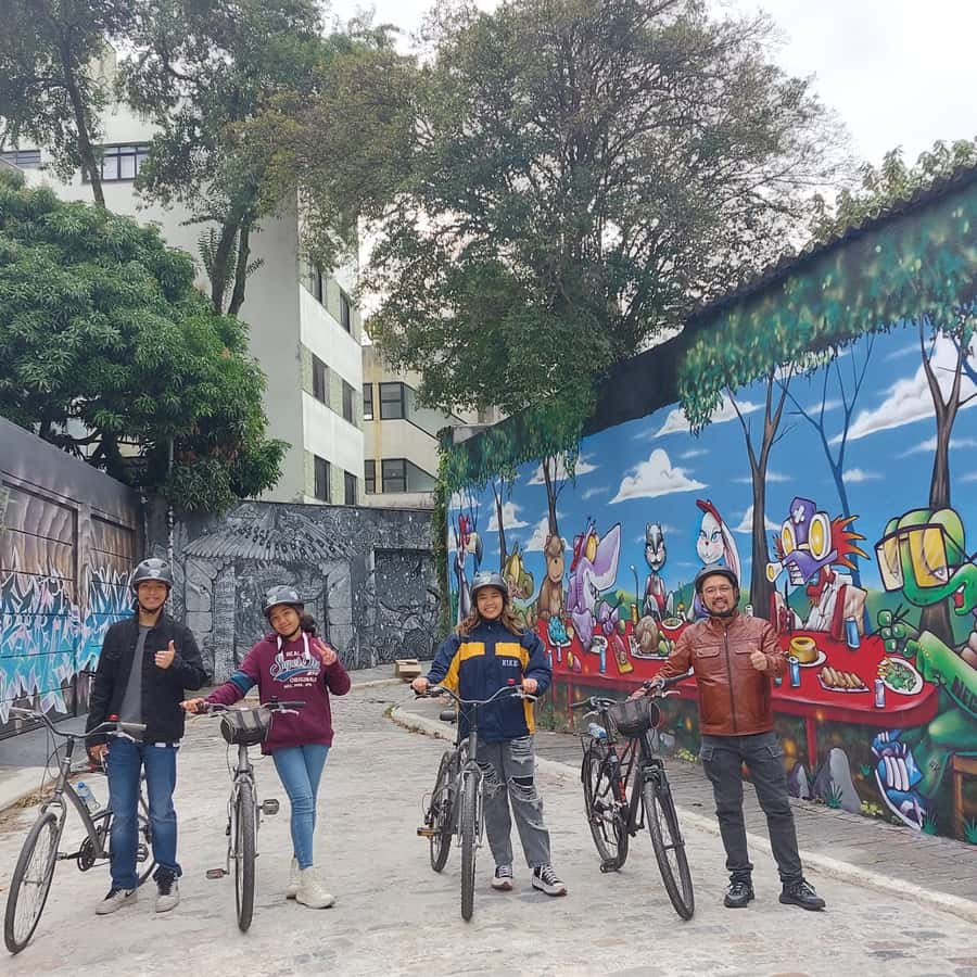 São Paulo: Street Art Bike Tour - Casa das Rosas and Parque Trianon add a calmer note