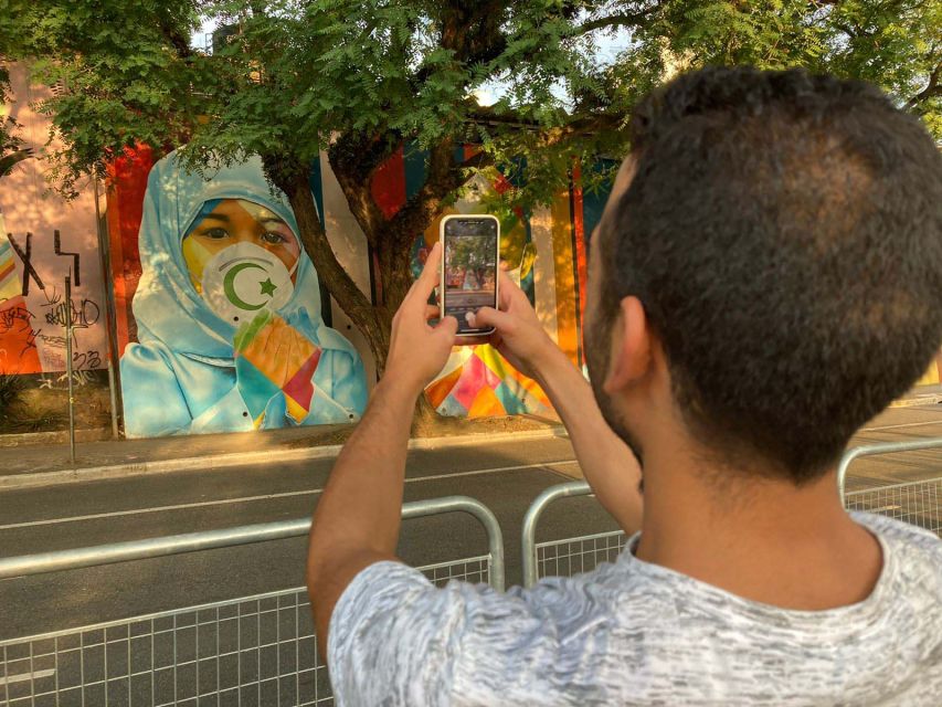 São Paulo: Street Art Bike Tour - MASP is a quick cultural pause