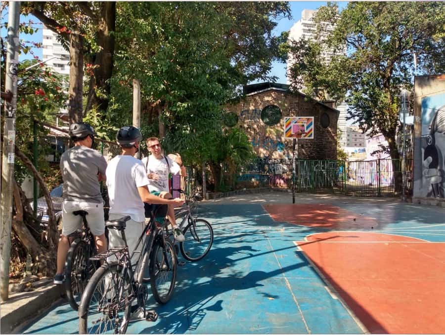 São Paulo: Street Art Bike Tour - The unnamed photo stops and the return ride