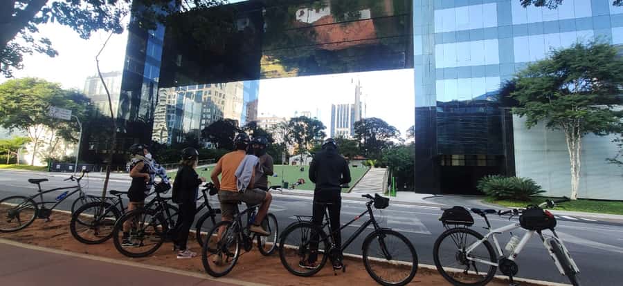 São Paulo: Street Art Bike Tour - Avenida Paulista gives you the big-city opening