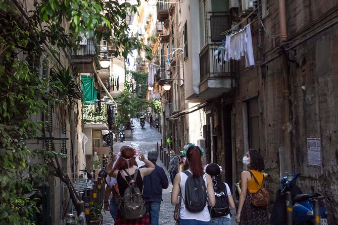 Spanish Quarter of Neaples StreetArt & Traditions, with coffee and babà - Why the Spanish Quarter works best with a local guide