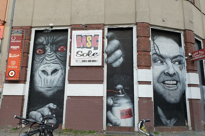 Street Art and Alternative Tour of Berlin in French - What the guide adds in French