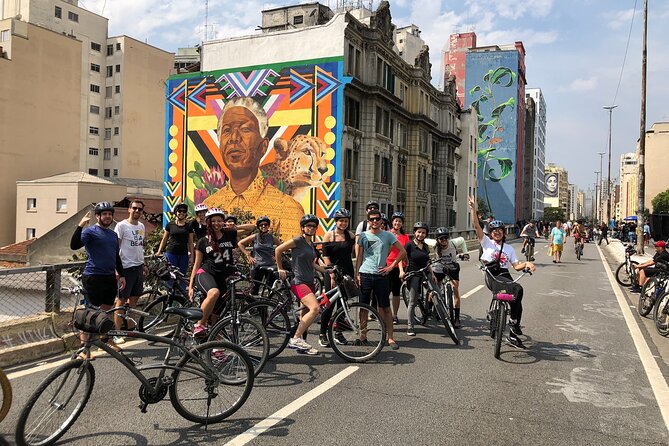 Street Art and Park Bike Tour - Minhocão, modern buildings, and the city from street level