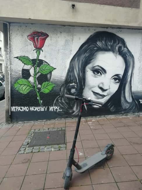 Street Art E Scooter tour - A 30-minute pause in the middle