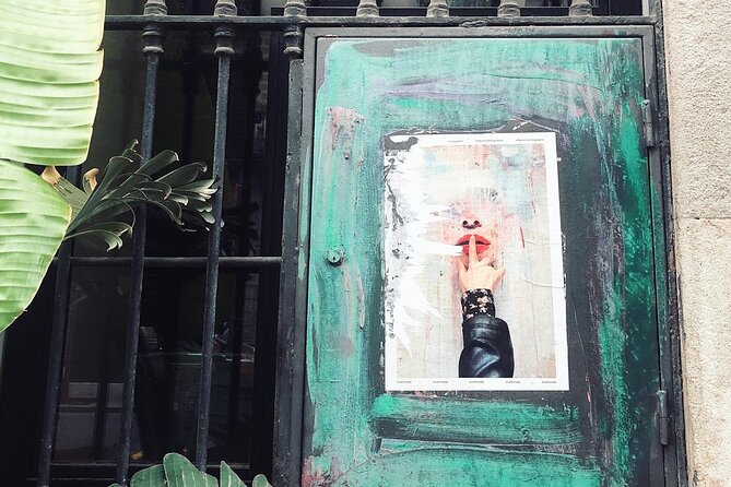 Street Art, Sculptures & Crime Stories Walking Tour – Barcelona - What the guide adds