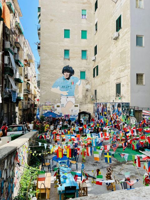 Street art tour of the Spanish Quarters & Maradona idol - Why the Spanish Quarters are the right setting