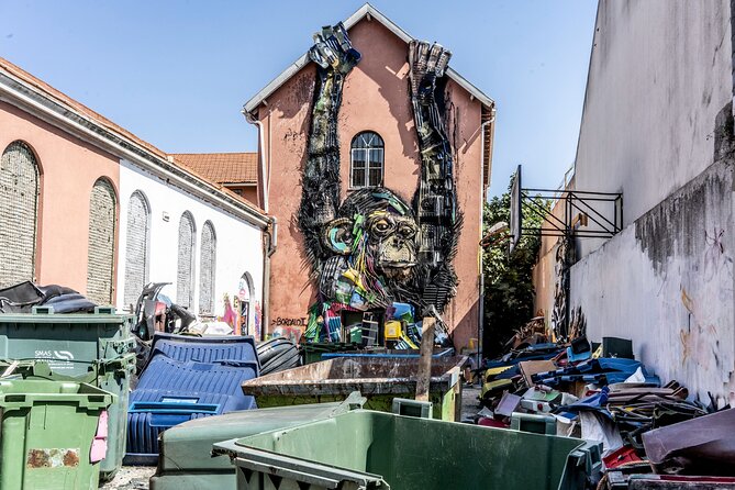 Street Art - Tuk Tuk Tour - What the guide adds to the experience