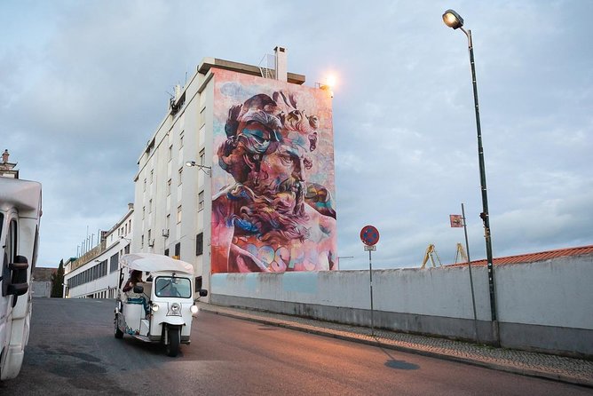 Street Art - Tuk Tuk Tour - Graça and São Vicente: 30 minutes among hills and murals