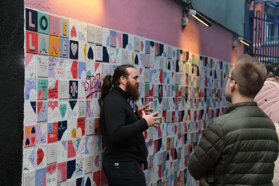 Street Art Walking Tour - Crampton Court and the Gallery Connection