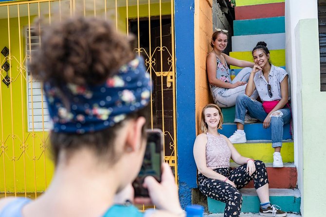 Street art walking tour in Santiago (art walk) - The included empanada, dessert, juice, and mabí