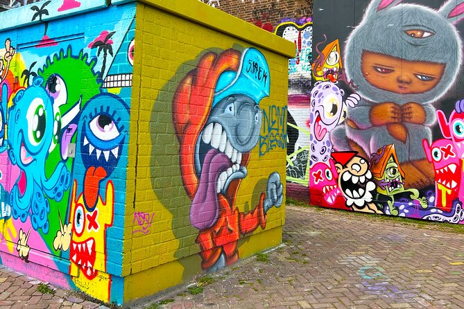 Street Art Walking Tour, private local Dutch guide - A private format that changes the pace