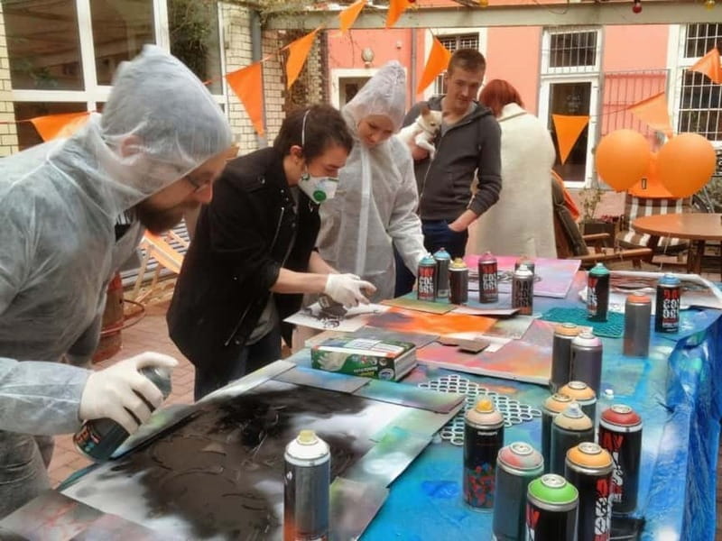 Street Art Workshop & Tour - Private Group - A canvas souvenir with your own style