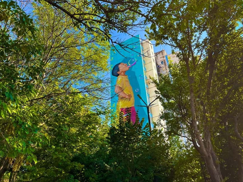 Tbilisi: 100+ Graffiti & Murals, Street Art Guided Tour - Hands, Horse, Zebras, and Pumpkin Lady