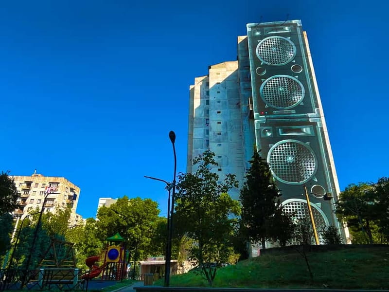 Tbilisi: Soviet Suburbs and Murals Exhibition Guided Tour - What the three-hour format gives you