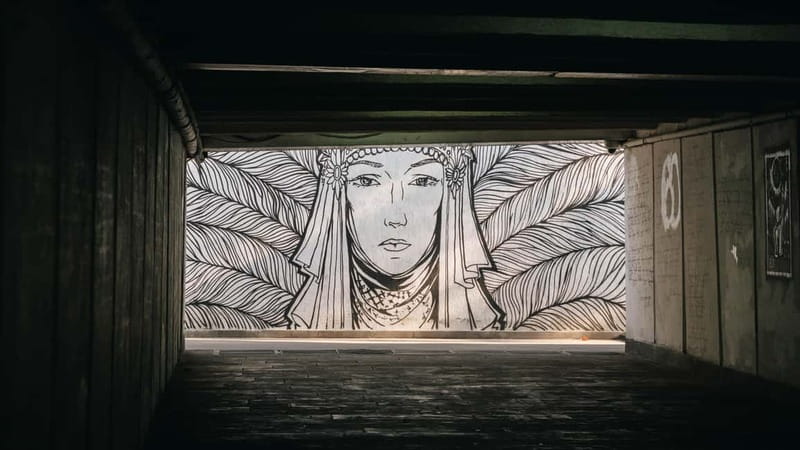 Tbilisi: Street Art and Graffiti Guided Walking Tour - English, Russian, and the value of a small group