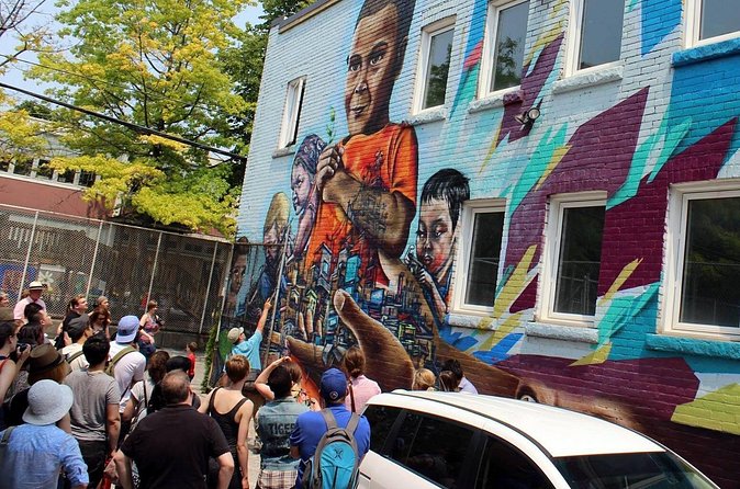 Toronto Graffiti Alley Street Art Walking Tour with an Expert - One hour inside Graffiti Alley