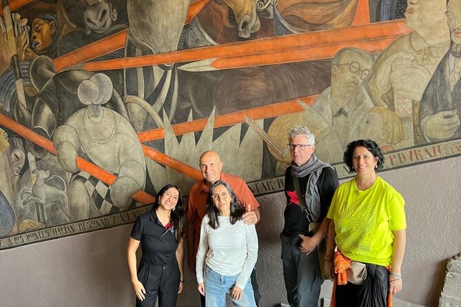 Tour history of Muralism in Mexico - Why Mexican muralism works best as a walking story