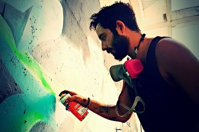 Walking Graffiti Tour with Augmented Reality in Tel Aviv - Who will enjoy this most?