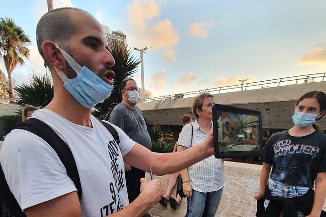 Walking Graffiti Tour with Augmented Reality in Tel Aviv - Eight artworks, eight Tel Aviv stories