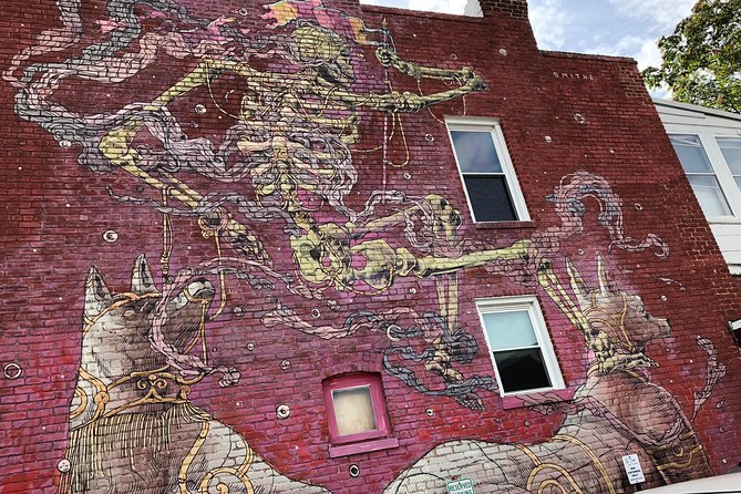 Would I Lie To You? Mural Walks - Seeing more than 25 murals in two hours