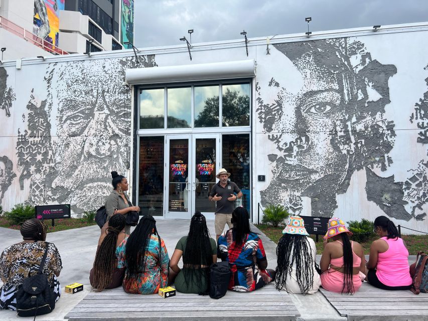 Wynwood Walls Street Art & Neighborhood Walking Tour - Entering Wynwood Walls for the final 30 minutes